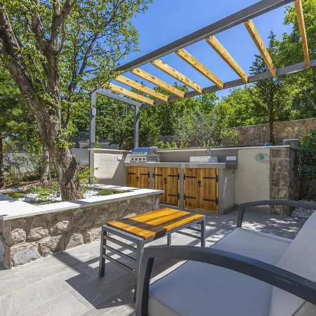 Holiday Home With Pool In Klenovica