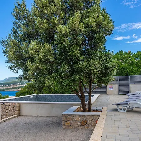 Holiday Home With Pool In Klenovica Feriehus
