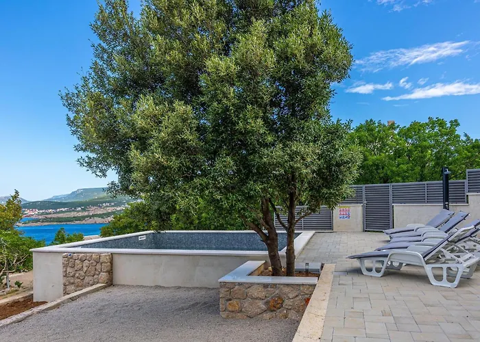 Holiday Home With Pool In Klenovica Feriehus
