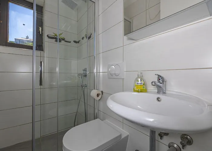 Holiday Home With Pool In Klenovica Dom wakacyjny Klenovica